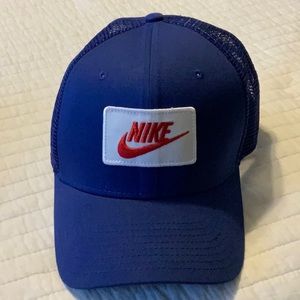 Nike Mesh SnapBack Hat